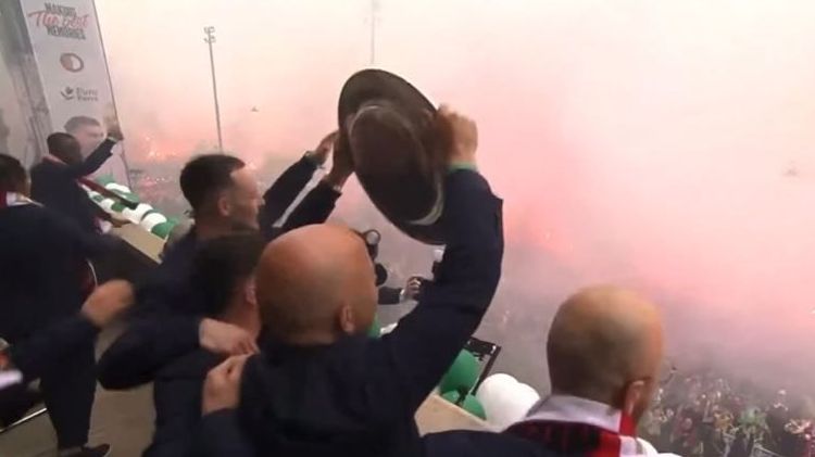 Elenco campeão foi recebido na prefeitura de Roterdã