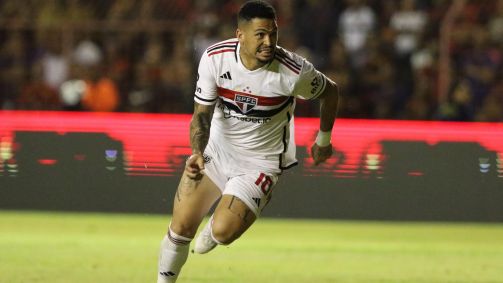 Luciano comemora o primeiro gol do São Paulo sobre o Sport no Recife