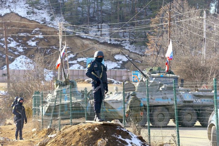Fronteira entre Azerbaijão e Armênia segue alvo de tensões mesmo com o acordo de paz intermediado pela Rússia / Resul Rehimov/Anadolu Agency via Getty Images