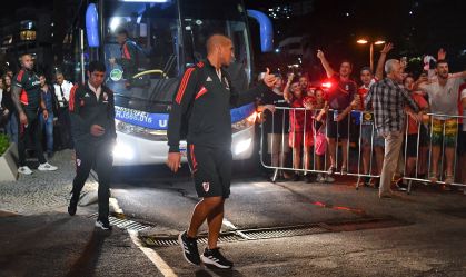Torcida do River Plate-ARG chega em peso no Rio de Janeiro; veja imagens da festa