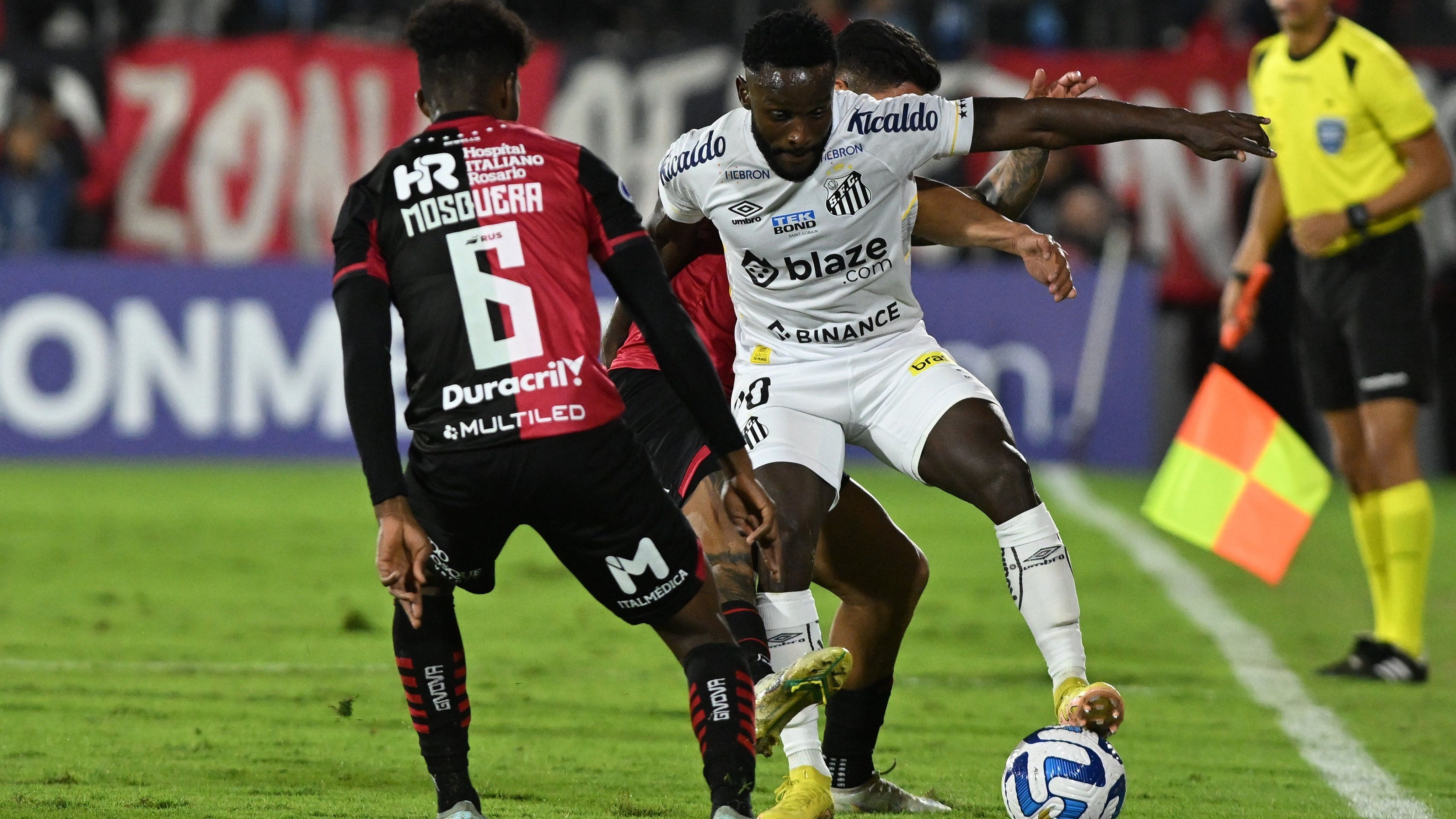Santos acabou derrotado pelo Newell's Old Boys na Argentina