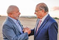 No embarque de Lula para o Reino Unido, Alckmin deseja “Deus salve o presidente”
