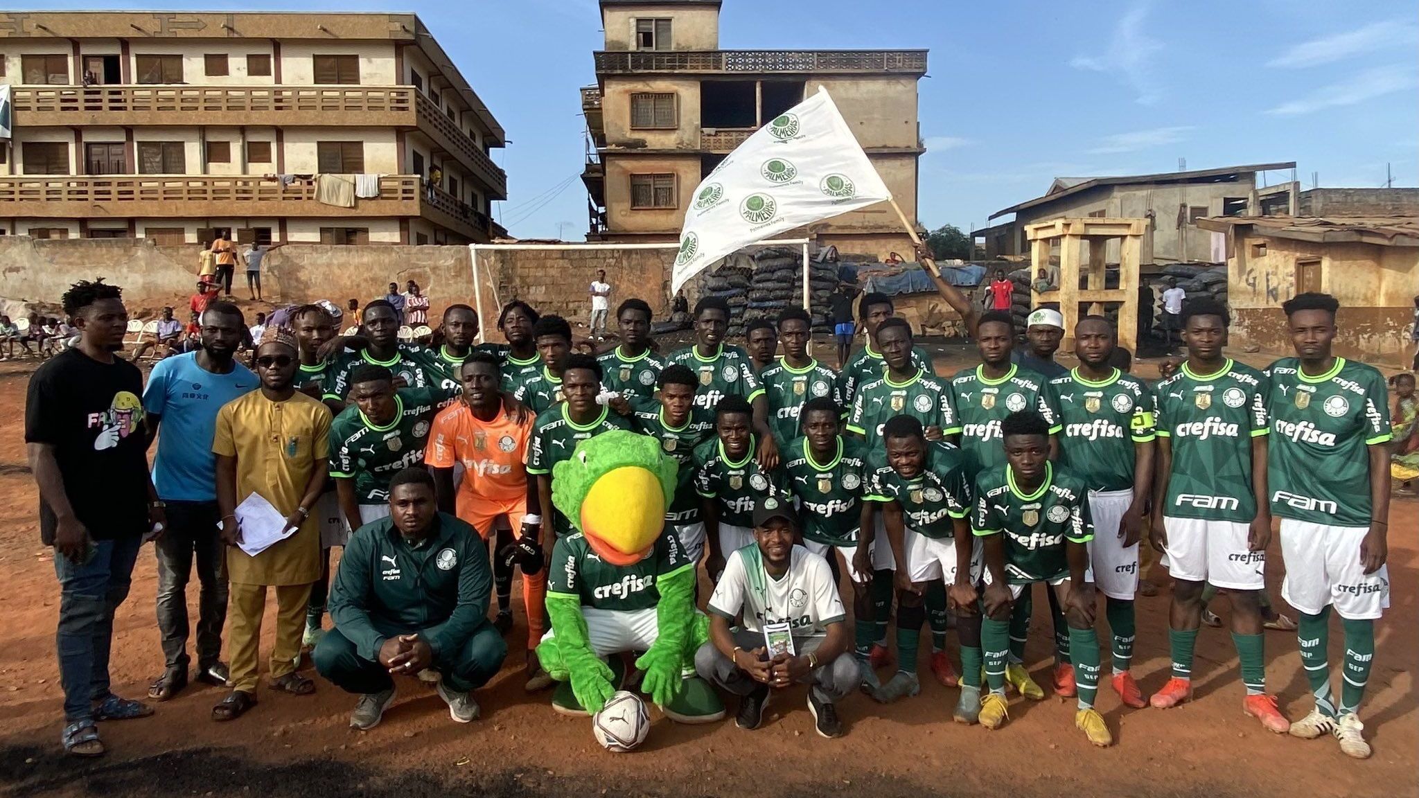 Verdão entregou uniformes de jogo e da comissão técnica, além de outros artigos esportivos