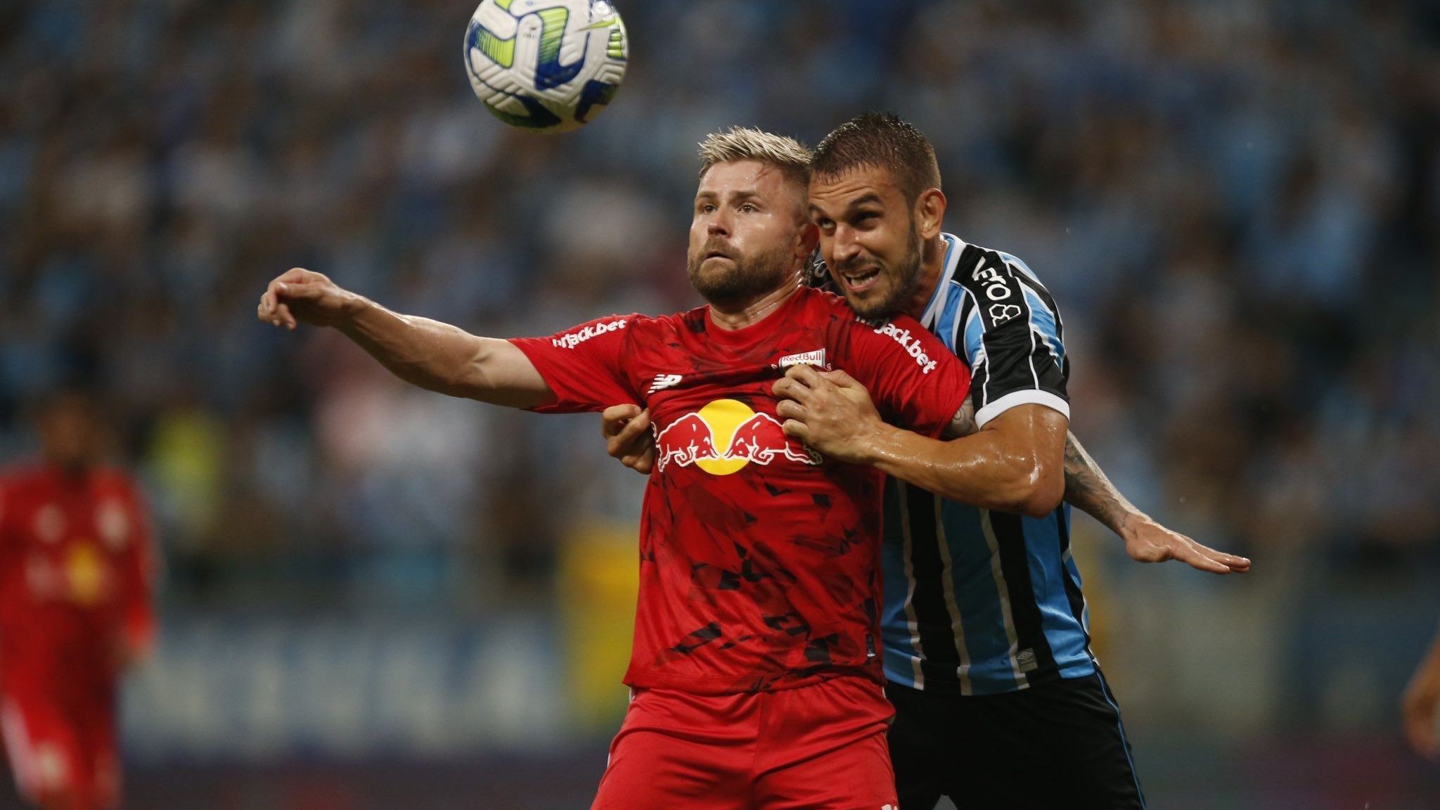 Eduardo Sasha marcou um dos gols do Red Bull Bragantino na Arena do Grêmio