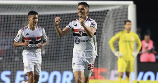 Pablo Maia comemora gol do São Paulo contra o Internacional