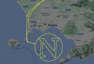 Piloto de avião “desenha” escudo do Napoli no céu para celebrar título
