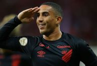 No Beira-Rio, Athletico-PR vence Inter pelo Brasileirão