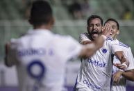 Cruzeiro goleia, encerra jejum contra o América-MG e volta ao G4 do Brasileiro