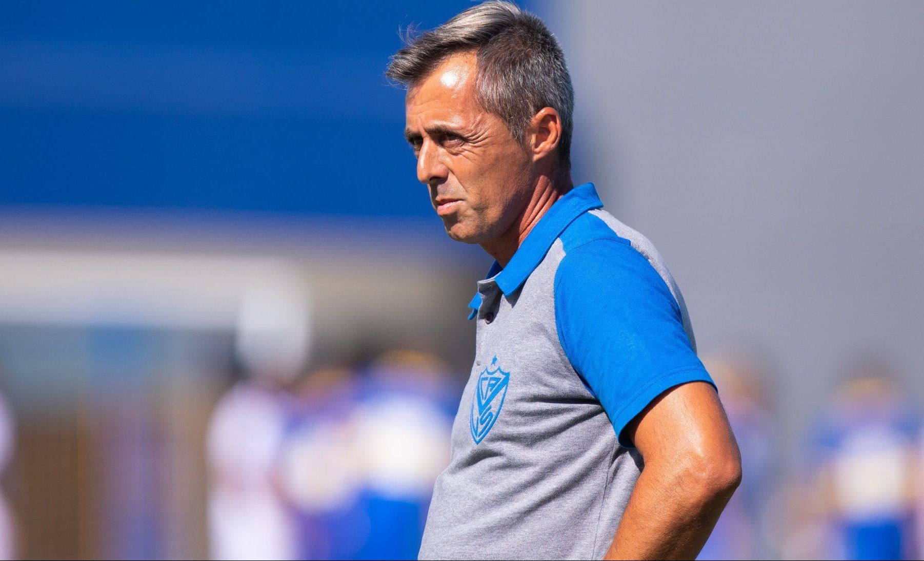 Hernán Manrique comandando o time reserva do Vélez