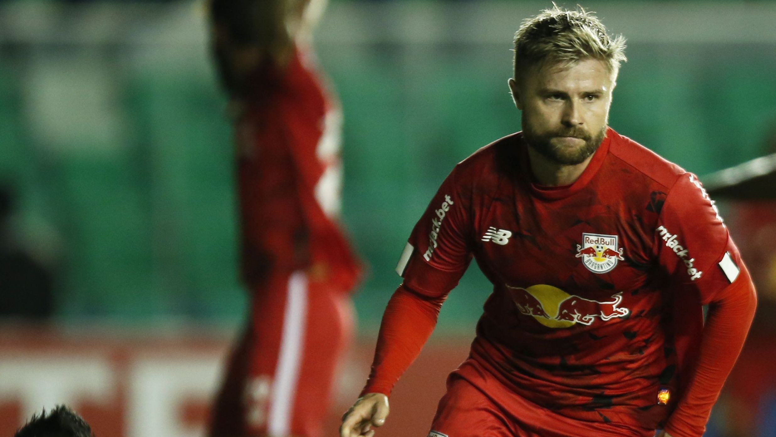 Eduardo Sasha comemora o gol que abriu a goleada do Red Bull Bragantino na Bolívia