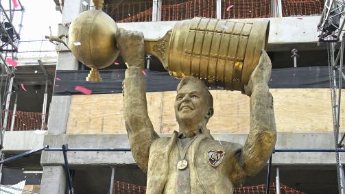 Marcelo Gallardo recebe estátua do River Plate