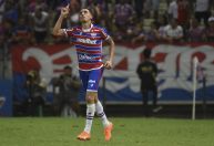 Com dois gols no fim, Fortaleza derrota Vasco no Castelão