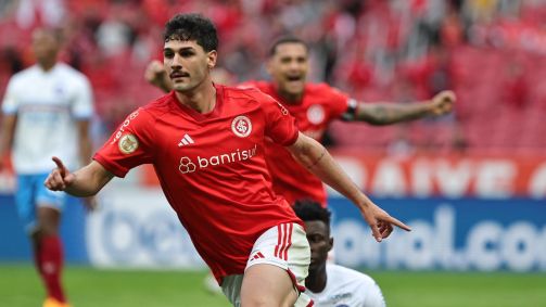 Johnny comemora gol marcado contra o Bahia no Beira-Rio