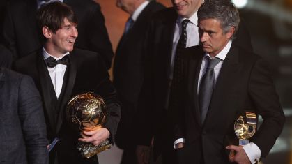 Mourinho e Messi durante premiação da Bola de Ouro Fifa, em 2011