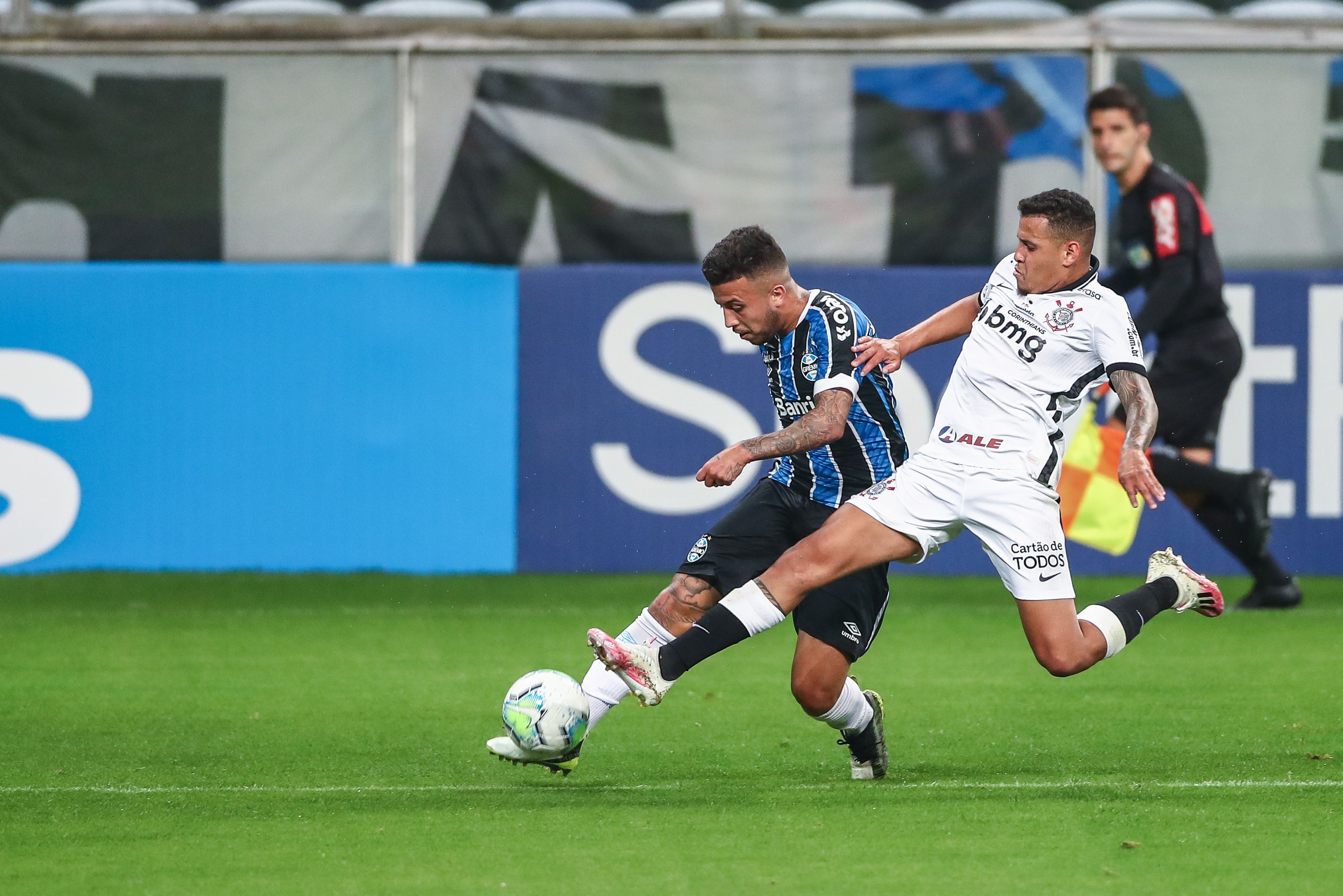 Ruan em uma de suas últimas partidas pelo Corinthians, em agosto de 2020, contra o Grêmio / Lucas Uebel/Getty Images