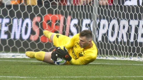 Bento foi o herói do Athletico-PR na disputa de pênaltis