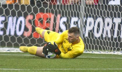 Bento foi o herói do Athletico-PR na disputa de pênaltis