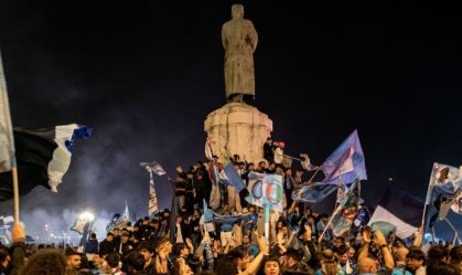 Homem é baleado e morre durante as comemorações do título italiano do Napoli