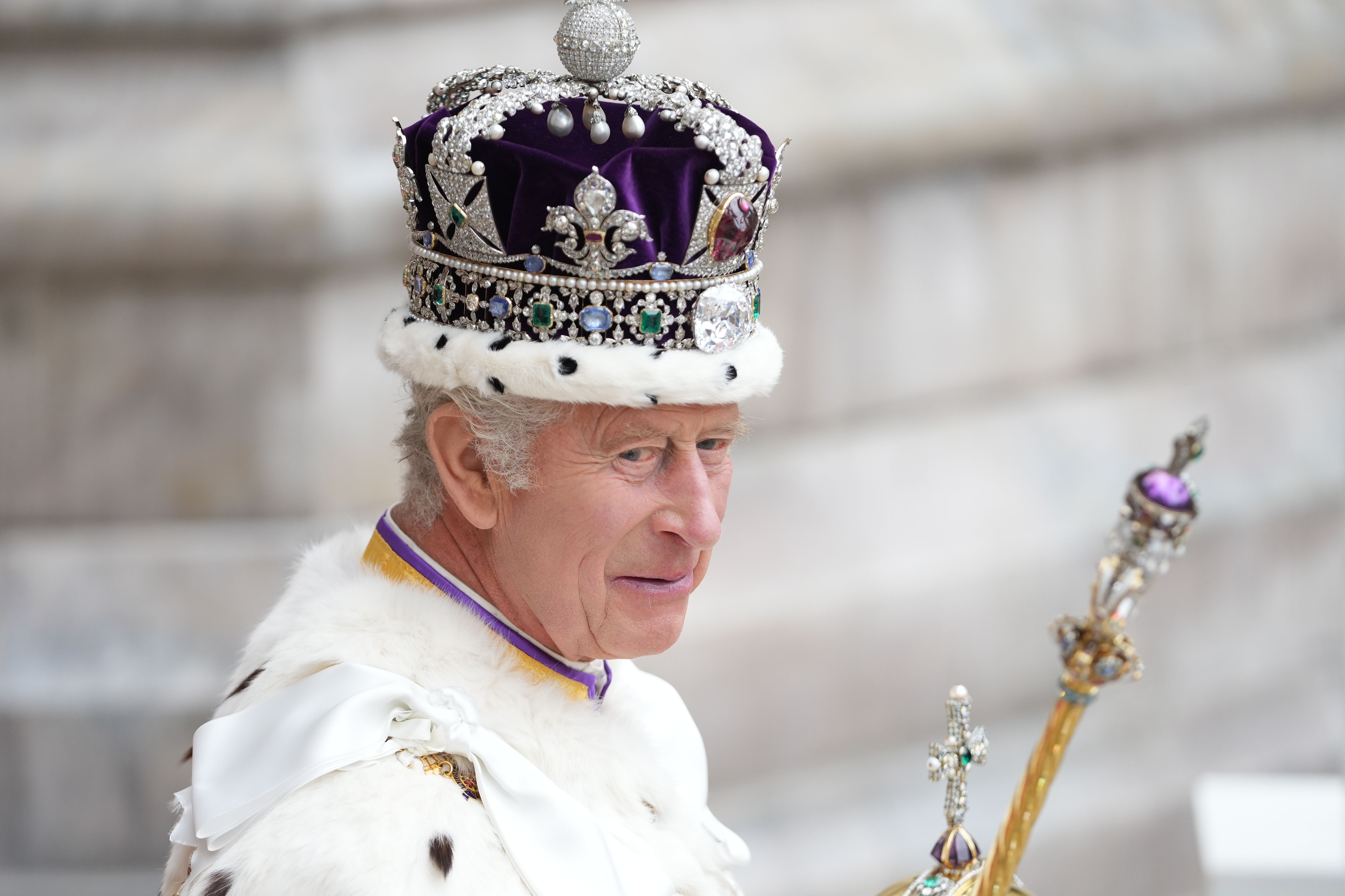 O Rei Charles III foi coroado neste sábado (7)