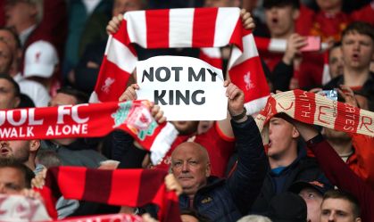 Por que os torcedores do Liverpool vaiaram o hino britânico em Anfield após a coroação do rei Charles III