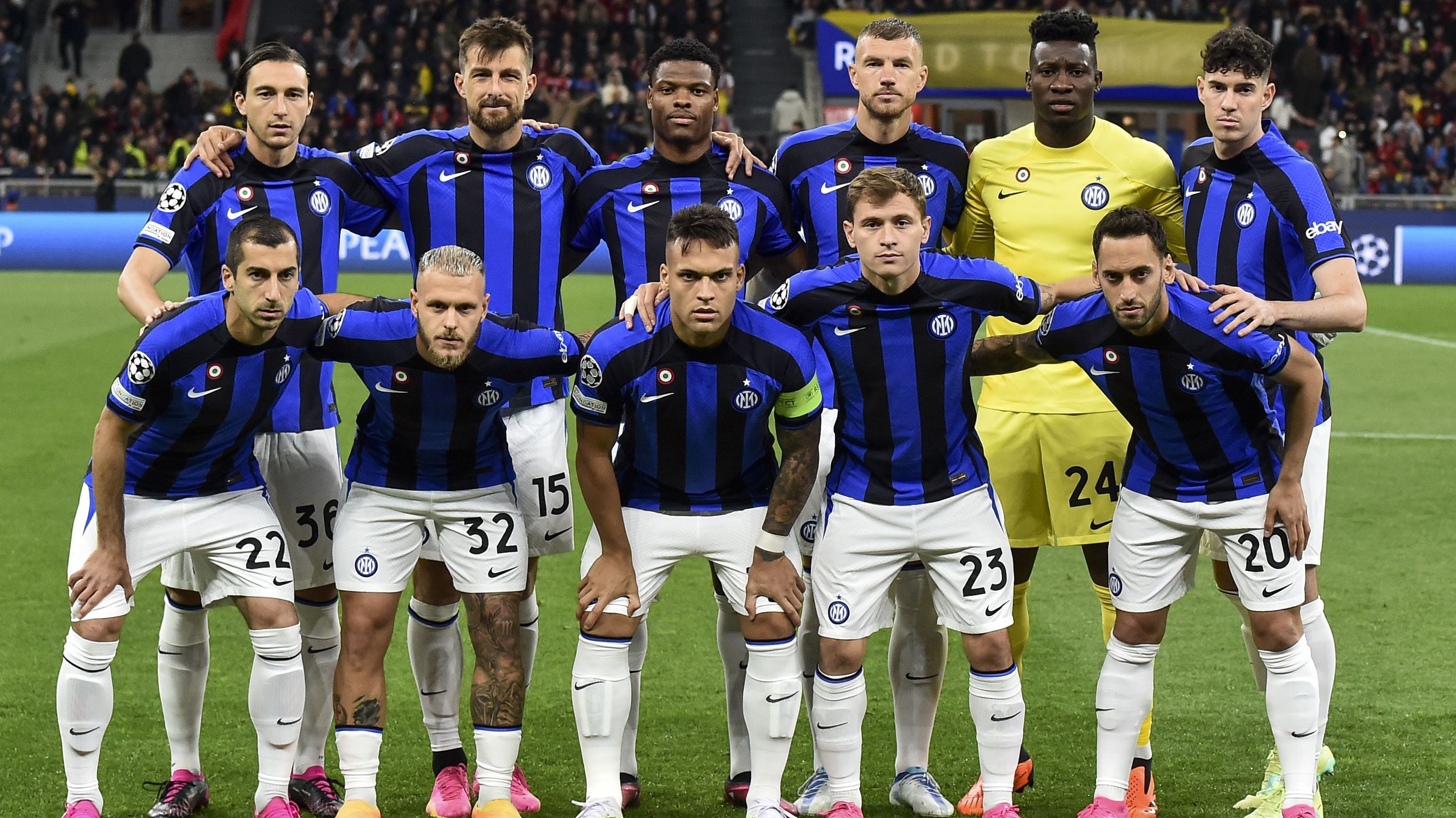 Titulares da Inter posam para foto antes de duelo contra o rival Milan, pela semifinal da Liga dos Campeões