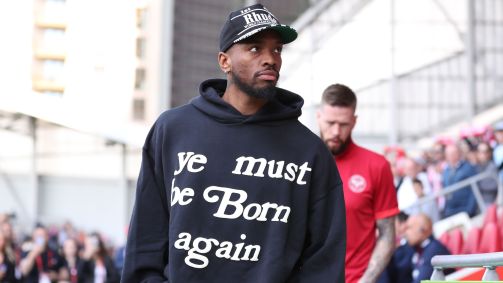 Ivan Toney antes de West Ham x Brentford, pelo Campeonato Inglês