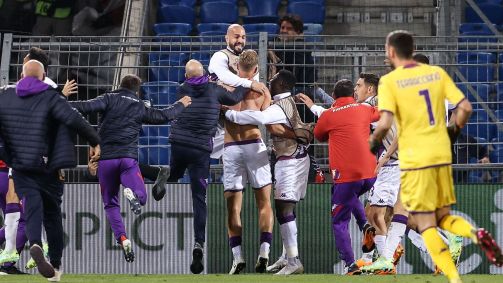 Jogadores da Fiorentina comemoram gol marcado contra o Basel, da Suíça