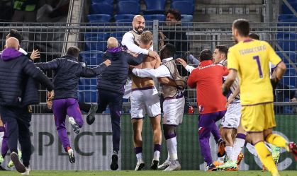 Jogadores da Fiorentina comemoram gol marcado contra o Basel, da Suíça
