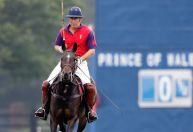 Os esportes Reais: Charles III tem paixão por polo e futebol