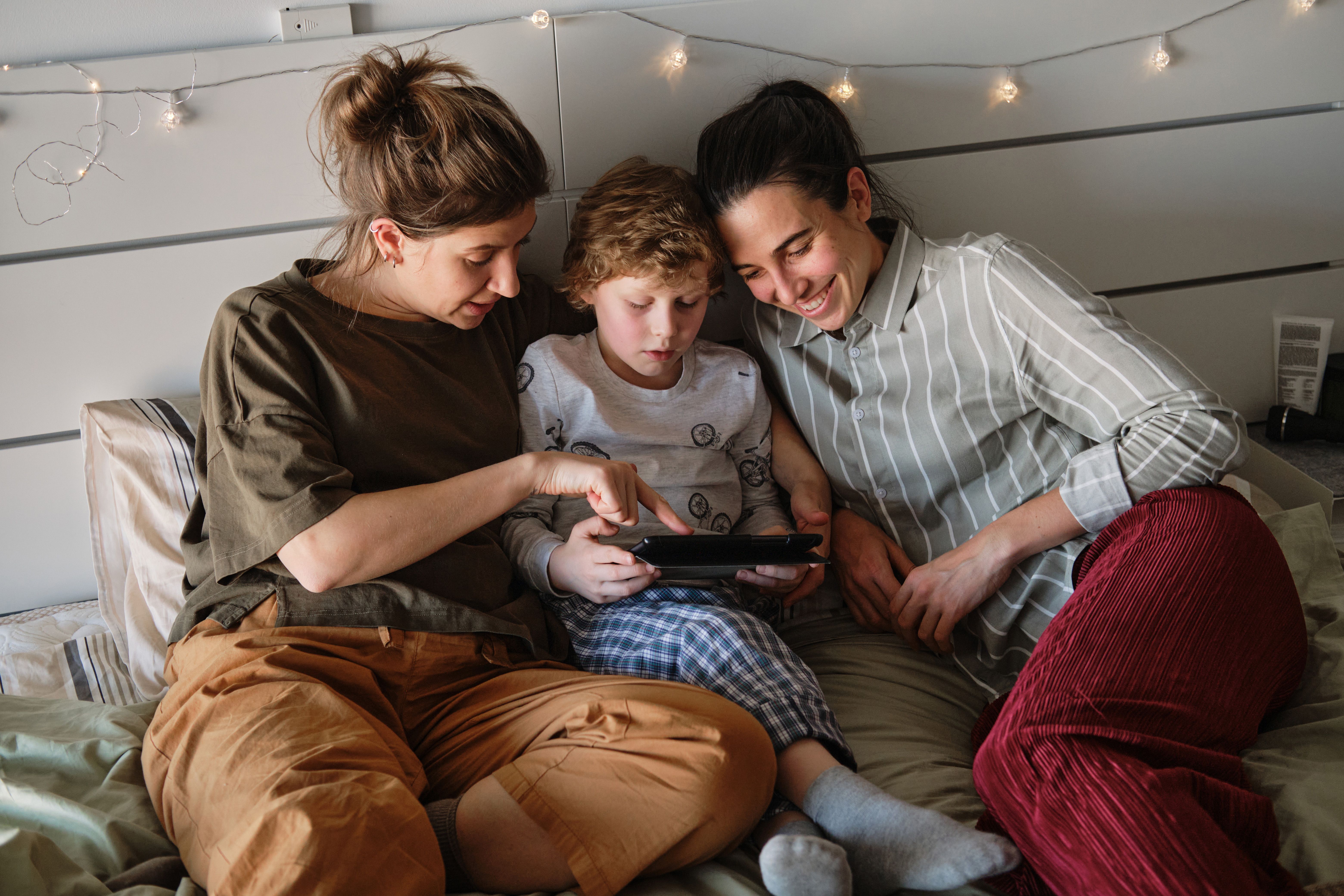 Converse com seus filhos sobre redes sociais / Getty Images