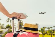 Turismo deve faturar R$ 155 bi e gerar mais de 80 mil vagas até fevereiro de 2024, diz CNC