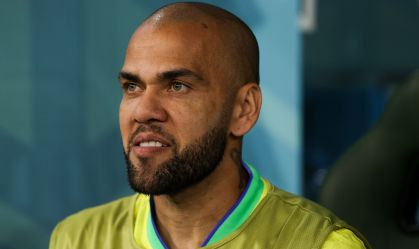 Neymar Pai confirma auxílio financeiro a Daniel Alves: "Ajuda a um amigo"