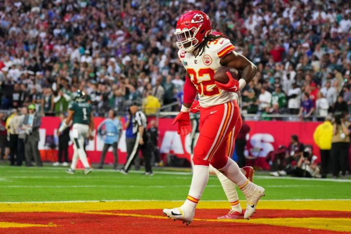 Público assiste ao jogo entre Kansas City Chiefs vs Philadelphia Eagles, jogo da NFL. / Cooper Neill / Getty Images