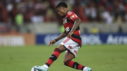 Marinho em ação pelo Flamengo na estreia de Sampaoli, quando foi titular pela última vez