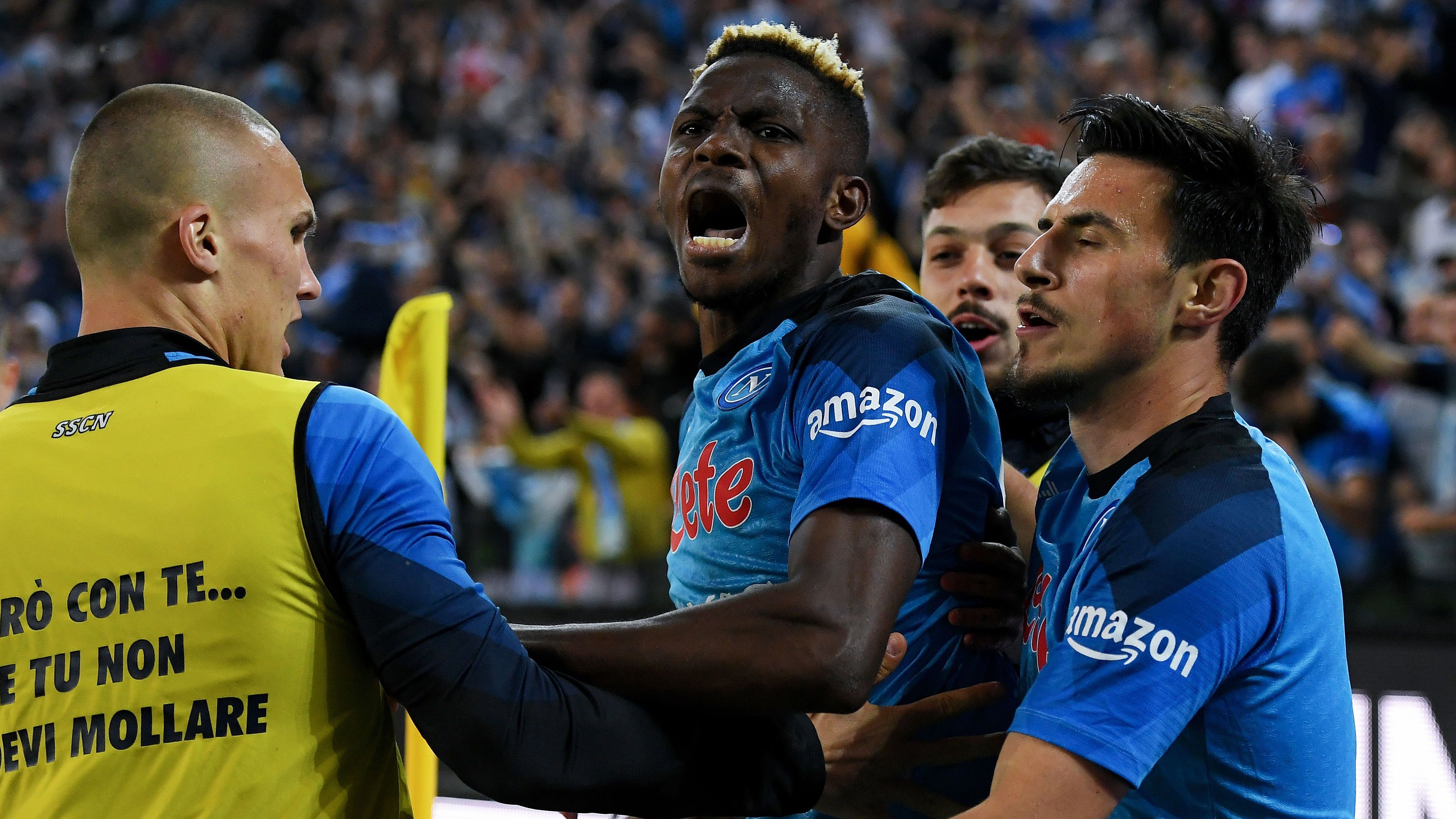 Victor Osimhen comemora o gol do título do Napoli