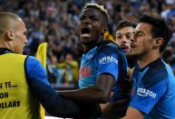 Napoli empata com a Udinese e é campeão italiano após 33 anos
