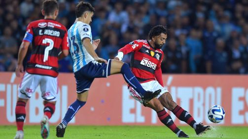 Gabigol tenta lançamento contra o Racing na Argentina