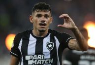 Diretor do Botafogo admite sondagens por Tiquinho Soares