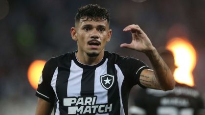 Tiquinho Soares poderá atuar em jogo contra o Fortaleza.