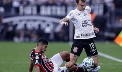 Meia do São Paulo dispara contra juiz e diz que Corinthians tem 12 jogadores