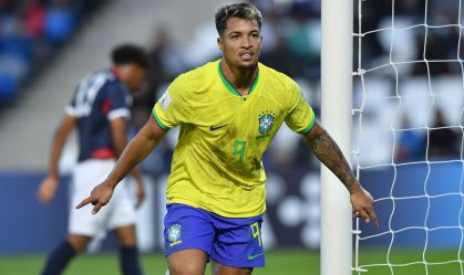 Marcos Leonardo comemora seu terceiro gol em dois jogos no Mundial Sub-20