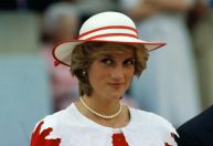 Cartas com piadas sexuais escritas por Lady Di ao rei da Grécia são leiloadas