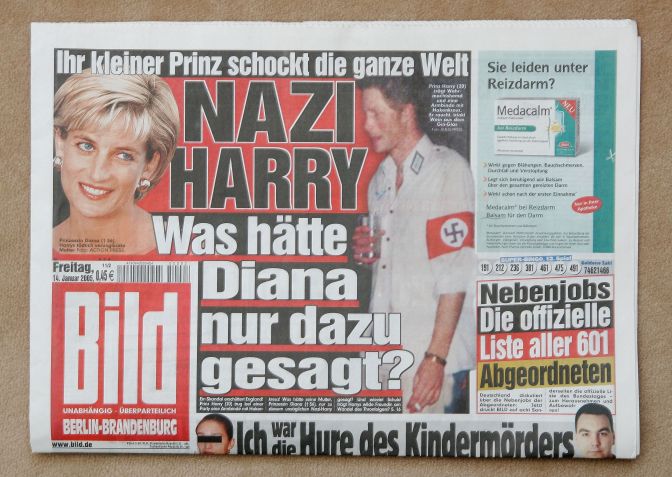 Manchete do tablóide alemão "Bild" pergunta "Harry nazista - o que Diana teria dito sobre isso?"; fotografia do príncipe provocou um frenesi na mídia global e gerou indignação de políticos e ativistas antifascistas. / Sean Gallup/Getty Images
