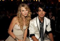 Ex de Taylor Swift, Joe Jonas espera que os fãs da cantora gostem dele; entenda