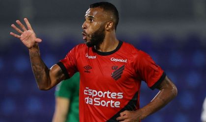Athletico-PR vira sobre o Libertad e lidera grupo do Atlético-MG na Libertadores