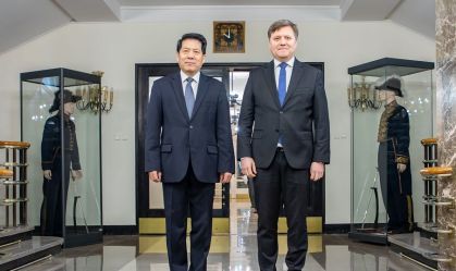 Vice-ministro polonês pede à China que pressione a Rússia por cessar-fogo