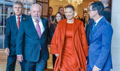 Lula embarca de volta ao Brasil após viagem ao Reino Unido