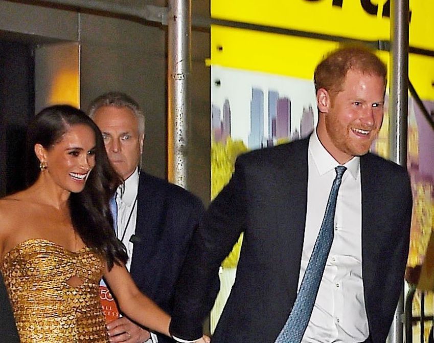 Megan e Harry deixam o Ziegfeld Ballroom pouco antes da perseguição dos paparazzi / MEGA/GC Images