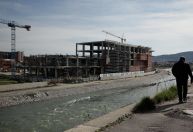 Prefeito de etnia albanesa toma posse e aumenta tensões em Kosovo