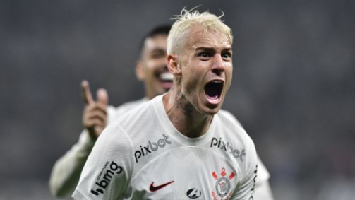 Róger Guedes comemora o golaço que marcou na Neo Química Arena